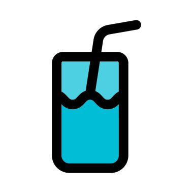 Bardağa samanla doldurulmuş taze meyve suyu.