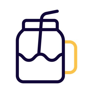 El yapımı kavanozda servis edilen soğuk meyve suyu.