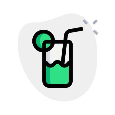 Süslü bir bardak taze portakal suyu..