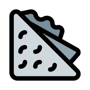 Peynirli sandviçe sebze dolduruyorum..