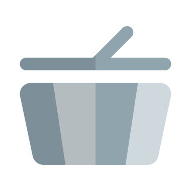 Müşteri için süpermarkette boş sepet var.