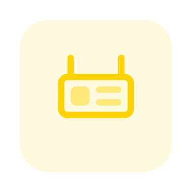 Mağazanın önünde asılı pano