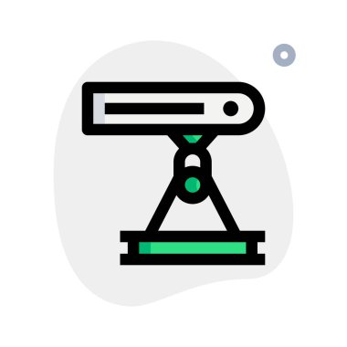 Ağır çubuk büyük bir makarayla kaldırılıyor..