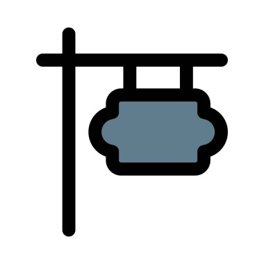 Dışarıda asılı panoda bilgi gösteriliyor.