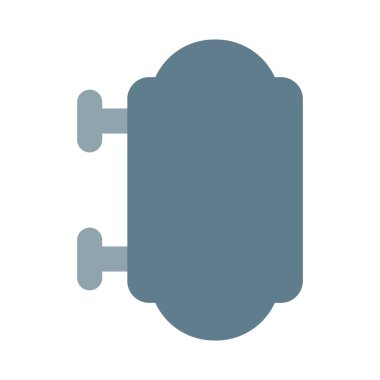 Otel tabelası duvara asılmış..