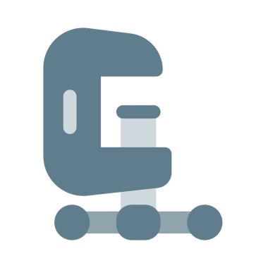 Nesneleri tutmak için kullanılan demir kıskaç.