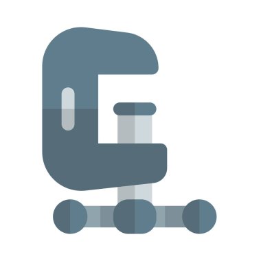 Nesneleri tutmak için kullanılan demir kıskaç.