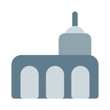 Birkaç girişi olan çarpıcı modern yapı.