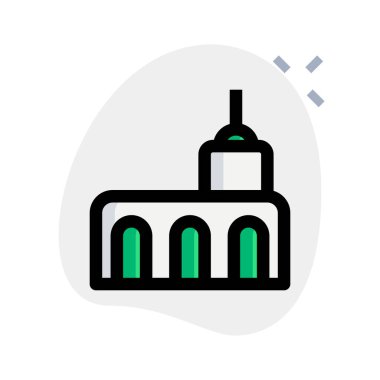 Birkaç girişi olan çarpıcı modern yapı.