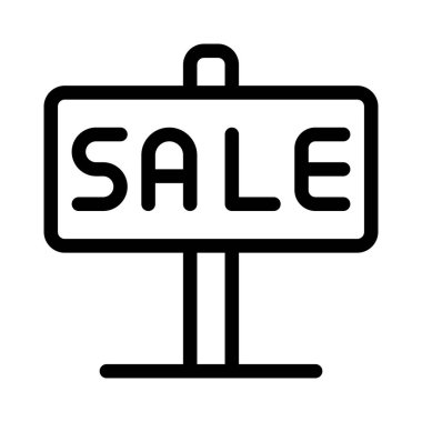 Mağazanın girişinde indirimli afiş sergileniyor..