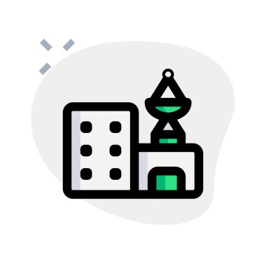 Çatıya uydu anteni yerleştirildi.