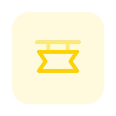 Müşterileri çekmek için kullanılan antika tabela.