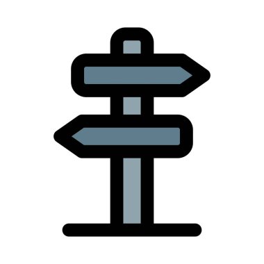 Yolu göstermek için yol kenarına pano yerleştirildi.