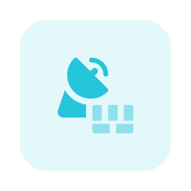 Güvenliği arttırmak için güvenlik duvarı olan bir uydu.