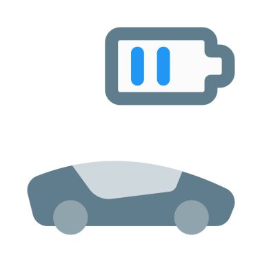 Beyaz arkaplanda orta büyüklükte pilli elektrikli araba var.