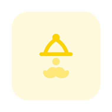 Kubbe biçimli şapka ve eski tarz bıyık.