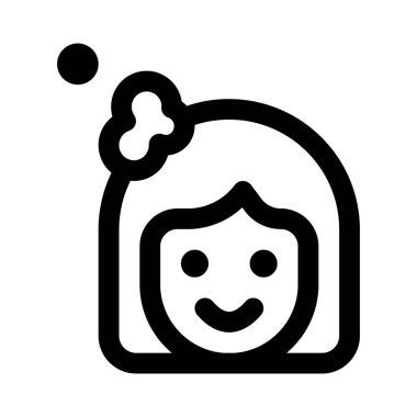 Güzellik salonunda uzun saç kremi banyosu yapan kadın beyaz arka planda izole edilmiş.