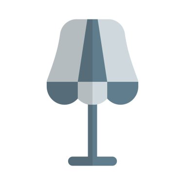 Klasik, zamansız tasarımı olan eski moda bir lamba..