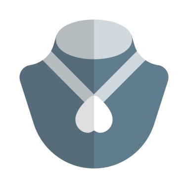 Kalp, kolyeye takılan bazı takıların bir bileşeni olarak kullanılır.