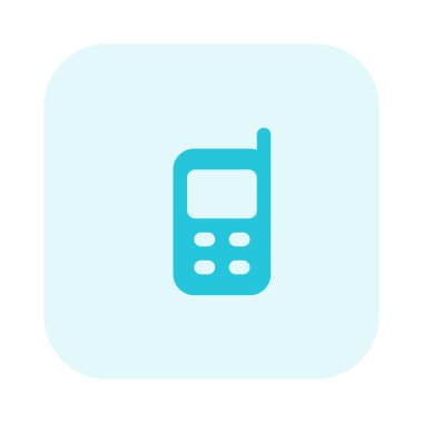 Eskimiş cep telefonlarına uzanan antenler.