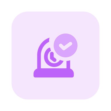 Antika görünümlü eski saat ya da saat.