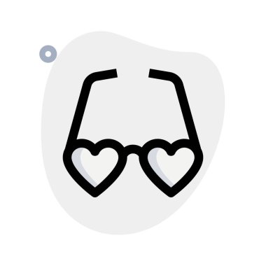 Disko temalı parti için kalp şeklinde gözlükler..