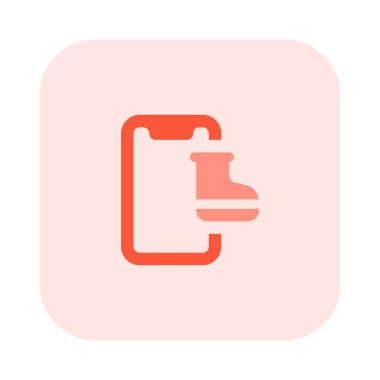 Kış ayakkabıları internette düşük fiyata satılıyor.