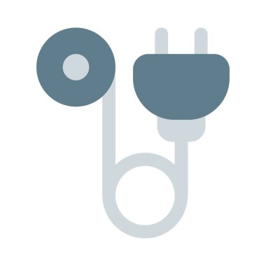 Güç kabloları taşınabilir cihazları elektrik kaynaklarına bağlıyor.