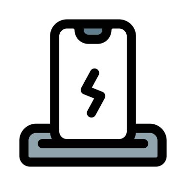 Akıllı telefonu şarj etmek için kablosuz güç transferi.