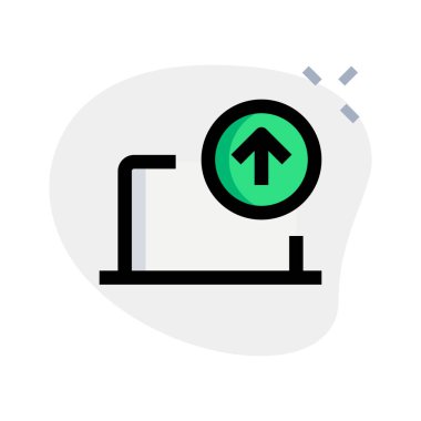 Bir dizüstü bilgisayardan başka bir aygıta veri yükleniyor.