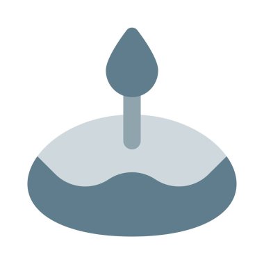 Beyaz arkaplanda izole edilmiş kaplıcada dekoratif için mum