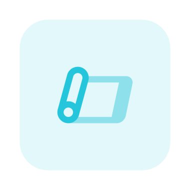 Yoga minderi beyaz arkaplanda izole bir şekilde yuvarlandı