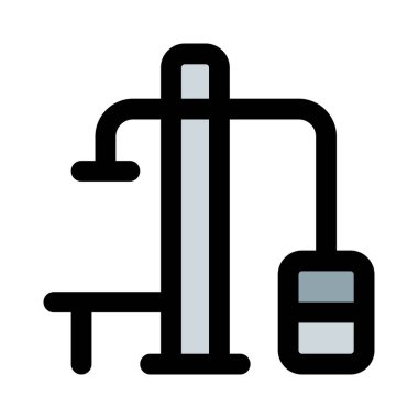 Bir sürü ekipman eklenmiş spor salonu.