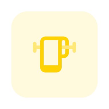 Beyaz arka planda izole edilmiş havlusu olan banyo askısı.