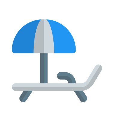 Üzerinde şemsiye olan plaj sandalyesi.