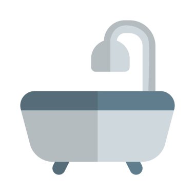 Duşu olan küvet beyaz arka planda izole edilmiş.