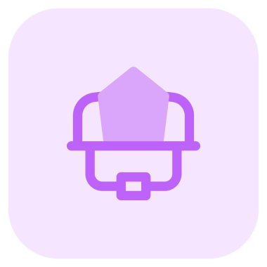 İtfaiyeciler koruyucu miğferleriyle yangından korunuyor..