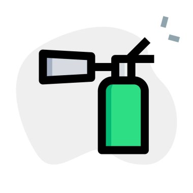 Büyüyen yangınları söndürmek için aygıt spreyleri.