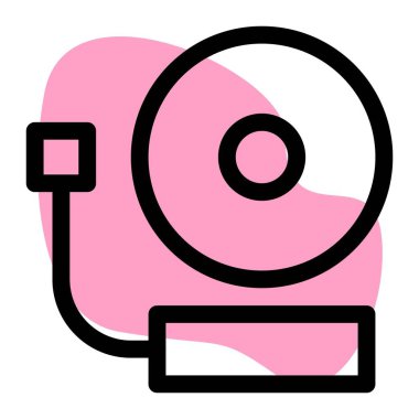 Olası tehlikeleri tespit etmek için yangın alarmını kullanıyor..