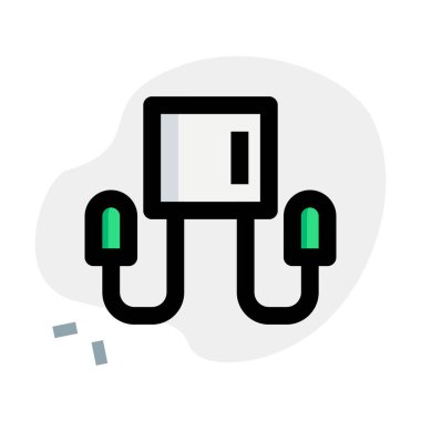 Hızlı elektrikli araçla DC duvar kutusu şarj ediliyor.