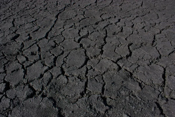 割れた地球テクスチャ背景を乾燥させます ひびの入った土壌や泥パターン 干ばつ土地の表面 — ストック写真