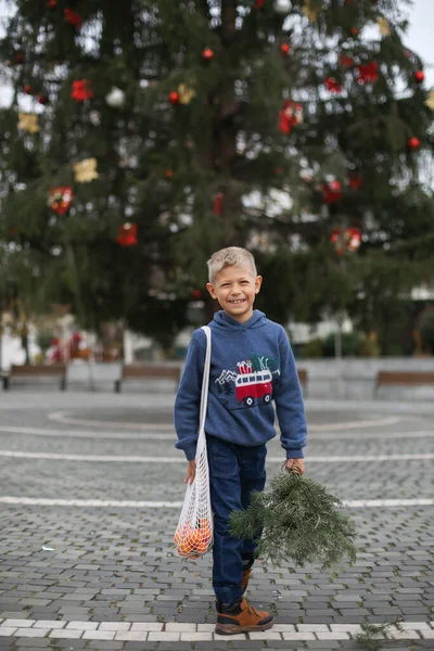 Cute Little Boy Christmas Sweater Traditional City Outdoors Christmas — Stock Photo, Image