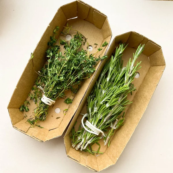 Bunches Thyme Rosemary Tied Twine Lie Paper Box — Stock Photo, Image
