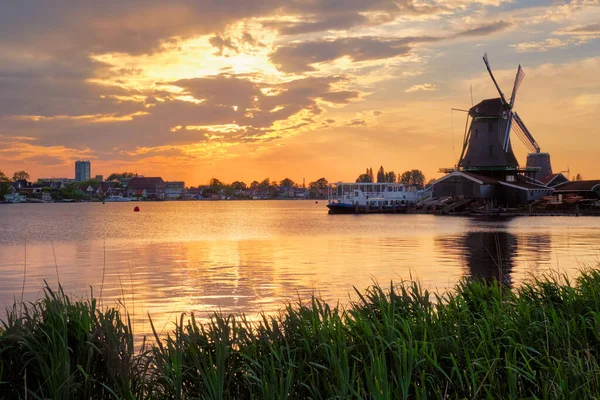 Windmolens Beroemde Toeristische Site Zaanse Schans Nederland Bij Zonsondergang Met — Stockfoto