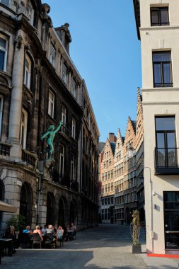 ANTWERP, BELGIUM - 26 Mayıs 2018: Grote Markt yakınlarındaki Antwerp Caddesi