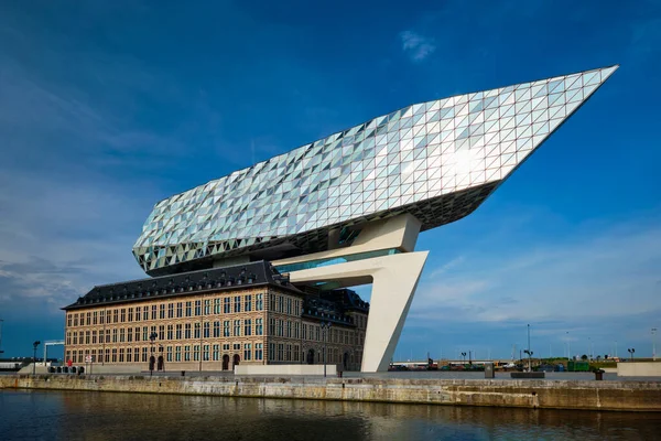 ANTWERP, BELGIUM - 27 Mayıs 2018: Antwerp liman yönetim merkezi, ünlü İranlı mimar Zaha Hadid, Antwerpen, Belçika