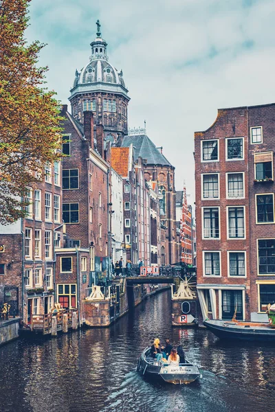 Амстердам Нидерланды Мая 2017 Года Круизная Туристическая Лодка Каналу Амстердама — стоковое фото