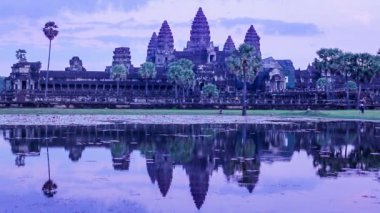 Angkor Wat - ünlü Kamboçya simgesi - gün batımında. Siem Reap, Kamboçya