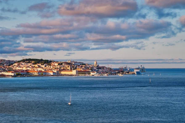 Blick Auf Lissabon Über Den Tejo Von Almada Mit Yachten — Stockfoto