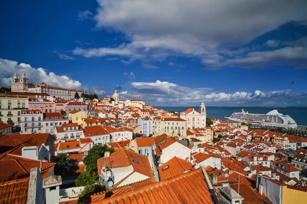 Widok Lizbony Słynny Widok Pocztówkę Miradouro Santa Luzia Turystyczny Punkt — Zdjęcie stockowe